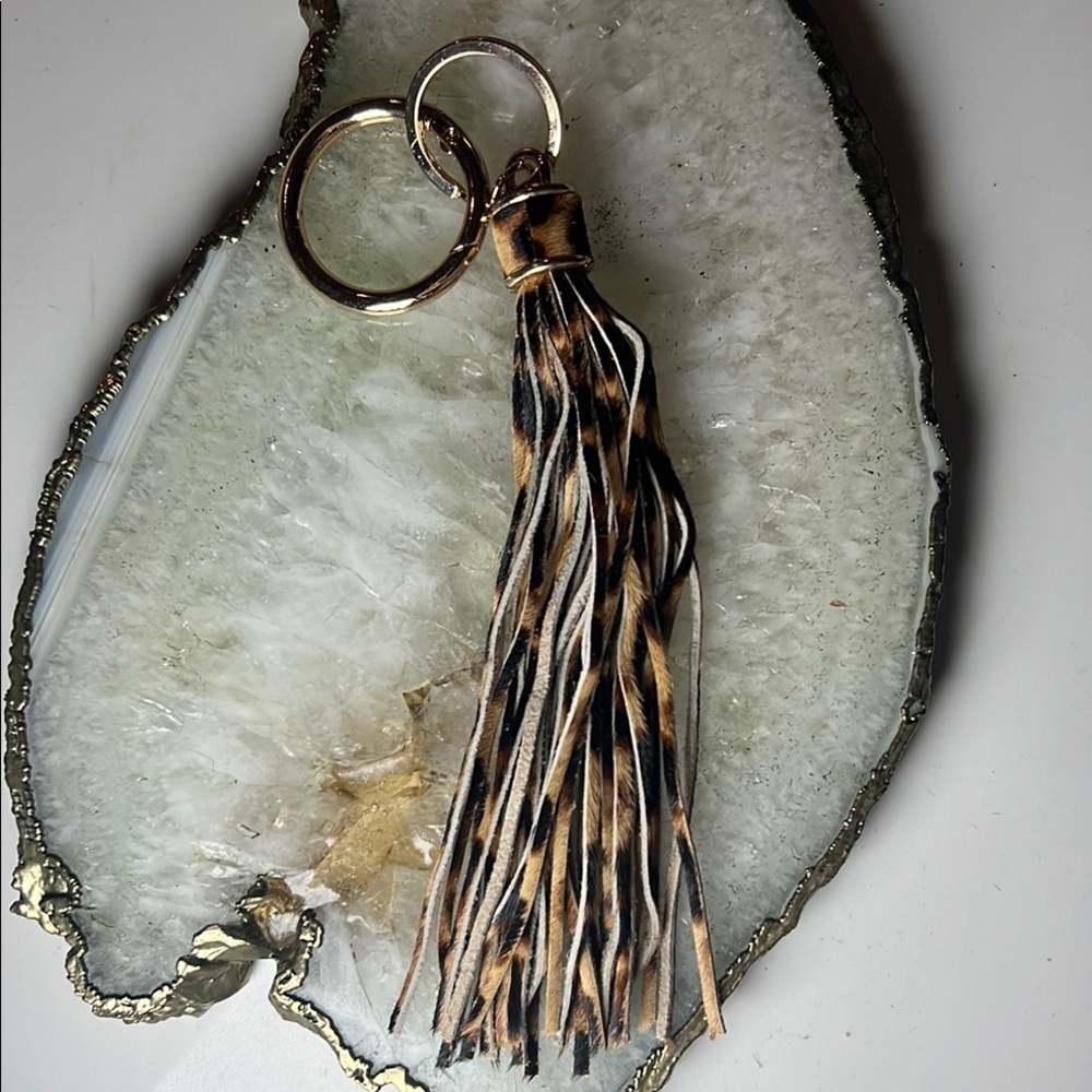 🐆Clover- Animal Print Tassel Keychain | Bag Charm | Neutral Leopard | Gold Ring - Picture 2 of 7